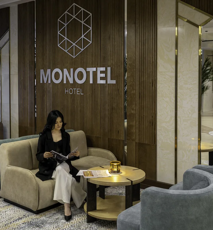 Зона отдыха в лобби отеля Monotel